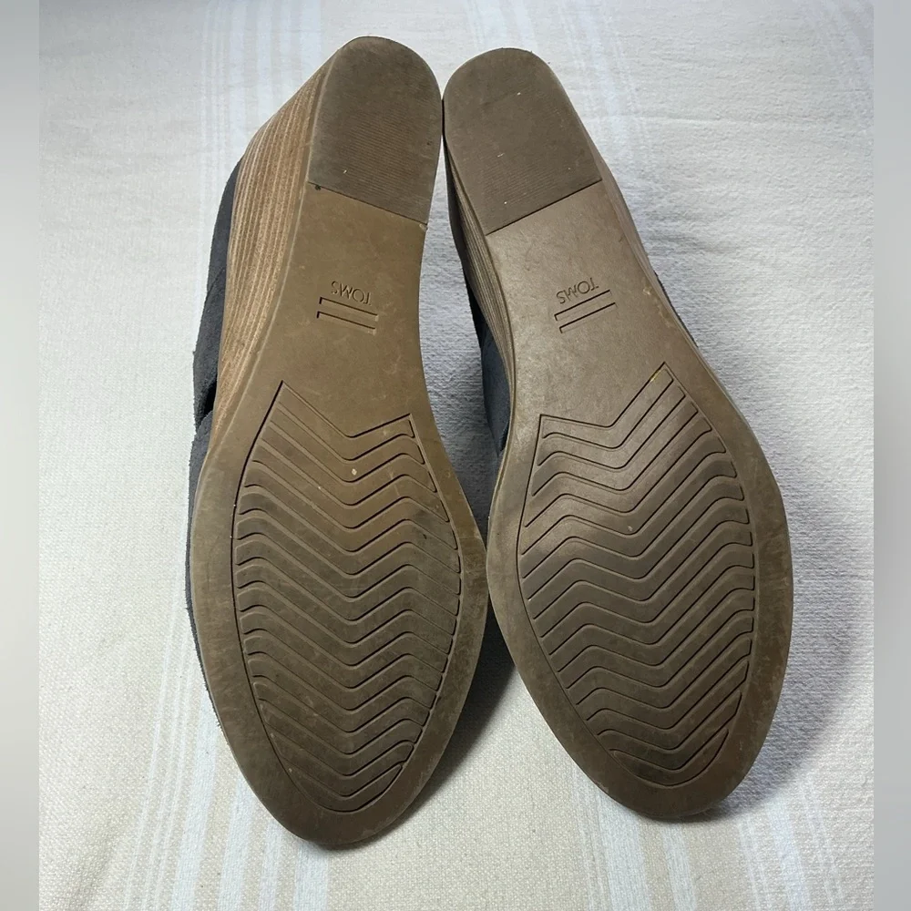 Toms stylish suede