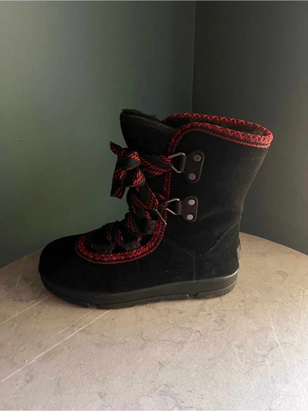 UGG new without