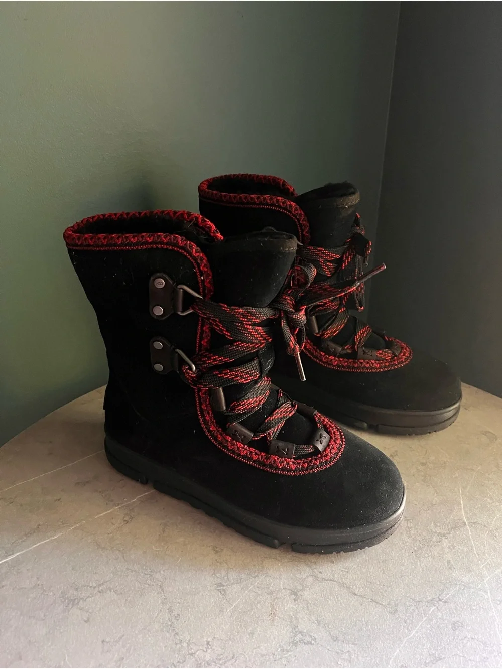 UGG new without