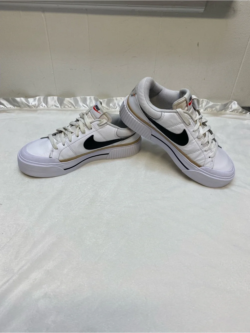 Nike women court
