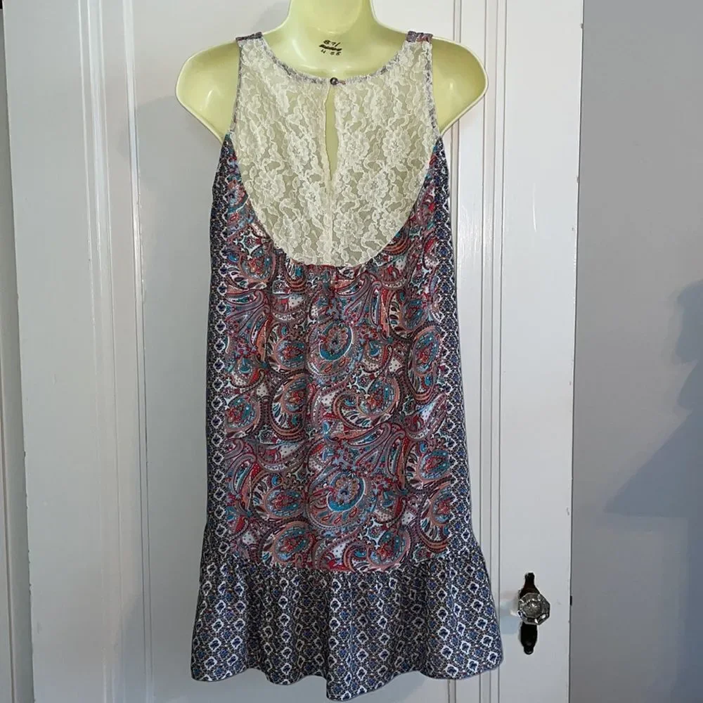Umgee paisley lace