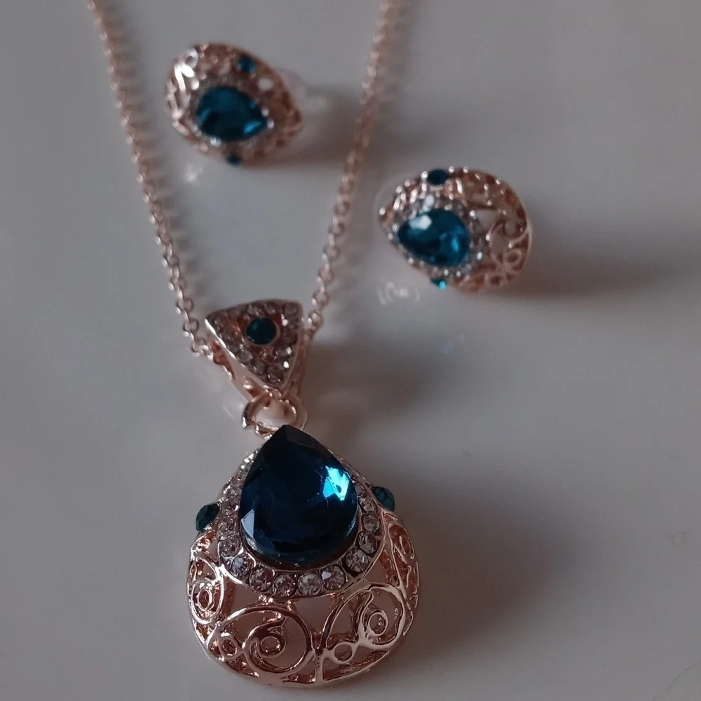 Necklace set, earrings  gold plated gift box Nwt