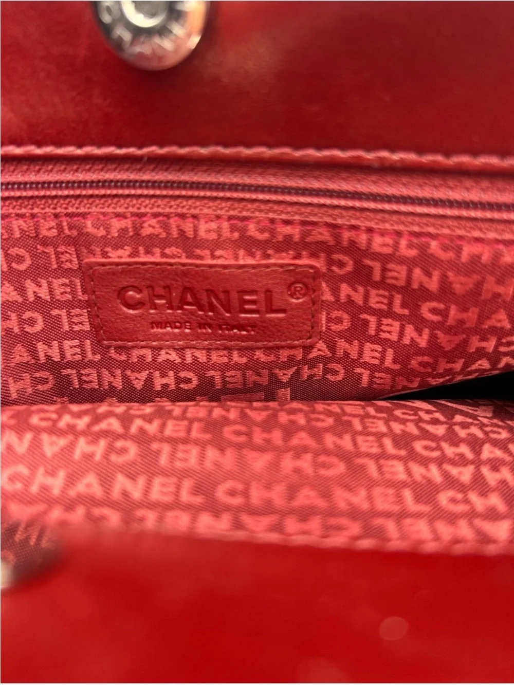 CHANEL luxurious quilted