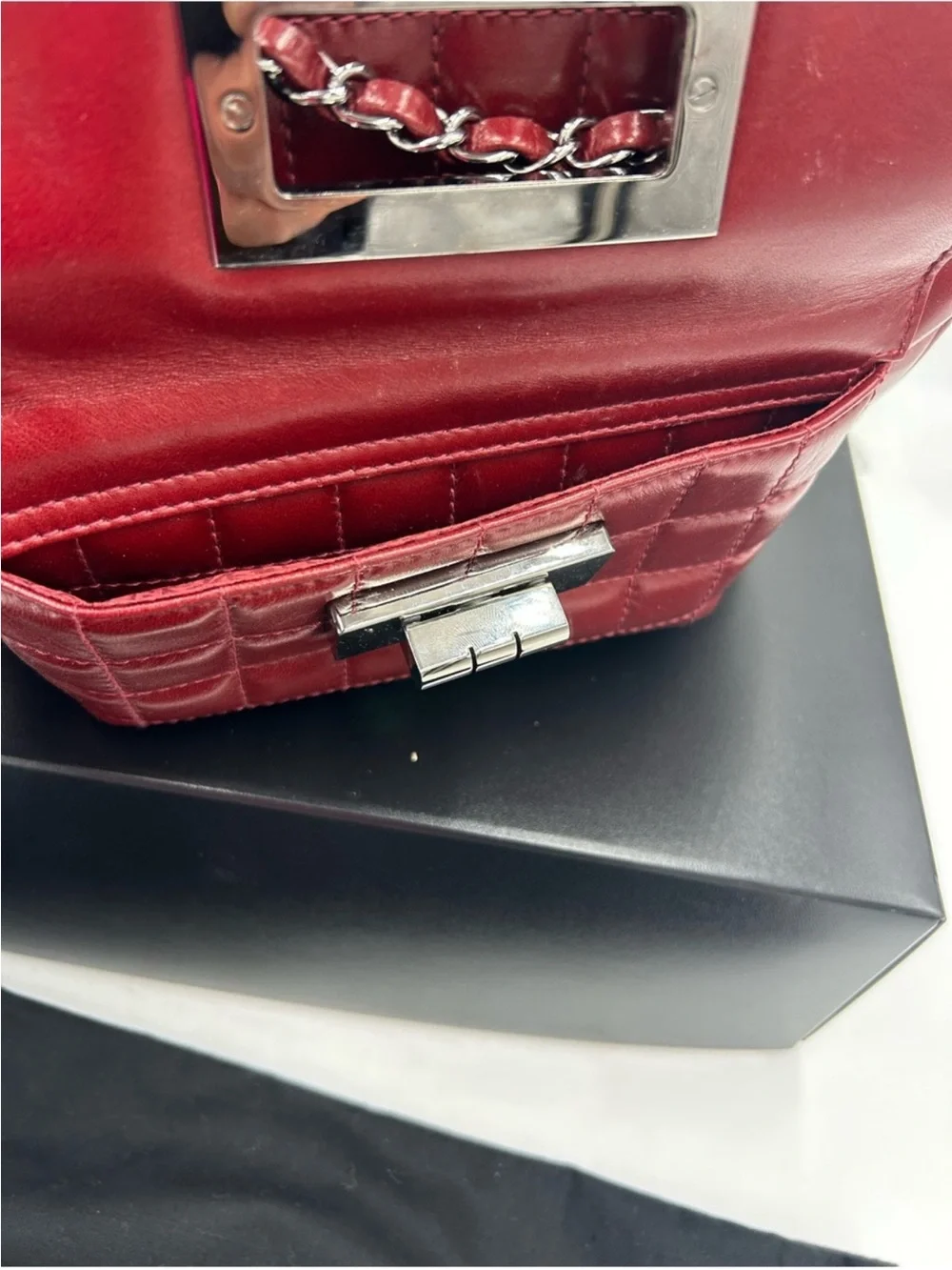 CHANEL luxurious quilted