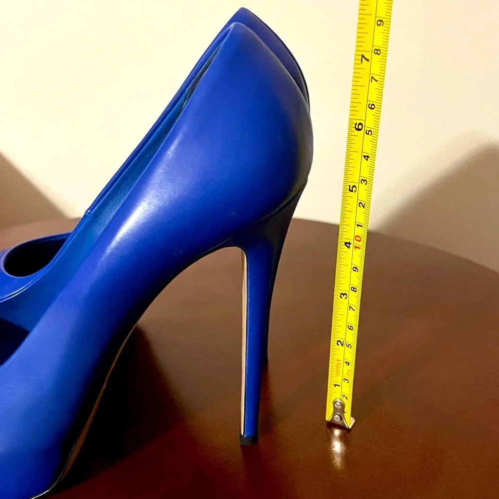 Le SILLA. Royal blue pump, soft leather. Size IT39/ US8, spike heel.
