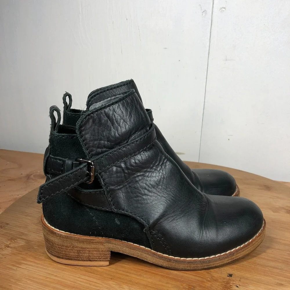 Acne Studios womens size 36 shoes Black Leather heel ankle boots