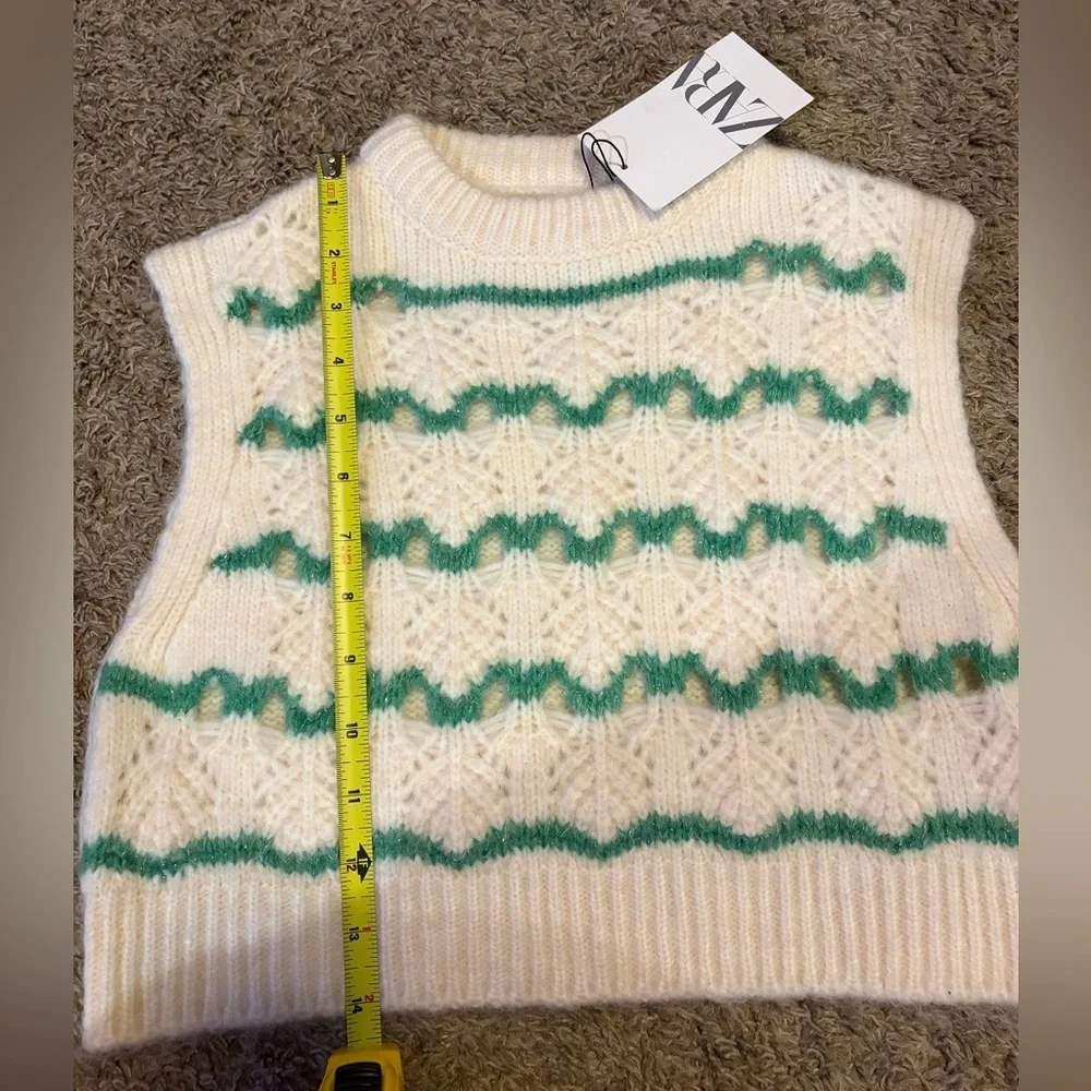 NWT Zara Girls Sweater with Cream and Green Pattern Size 8-9