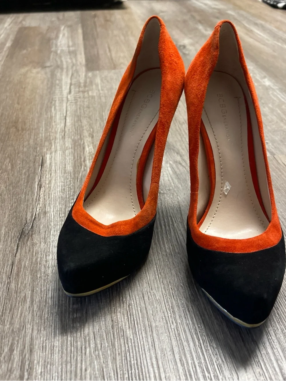 BCBGeneration Women Red Black Suede Leather High Heels Size 8.5 Mod Edgy