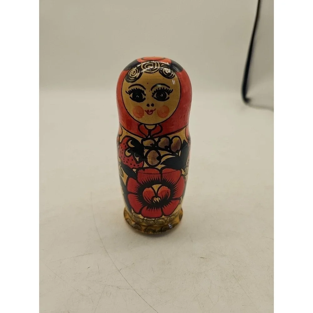 Nesting Dolls Russian Matryoshka Dolls Set of Three Vintage