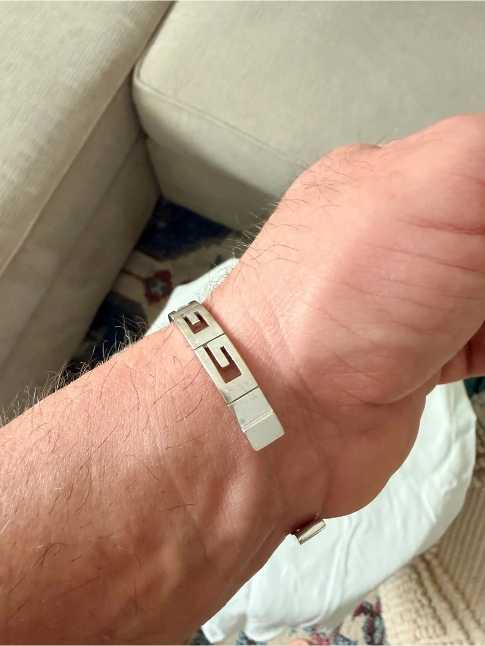 GUCCI White Gold/Diamond “G” logo bracelet