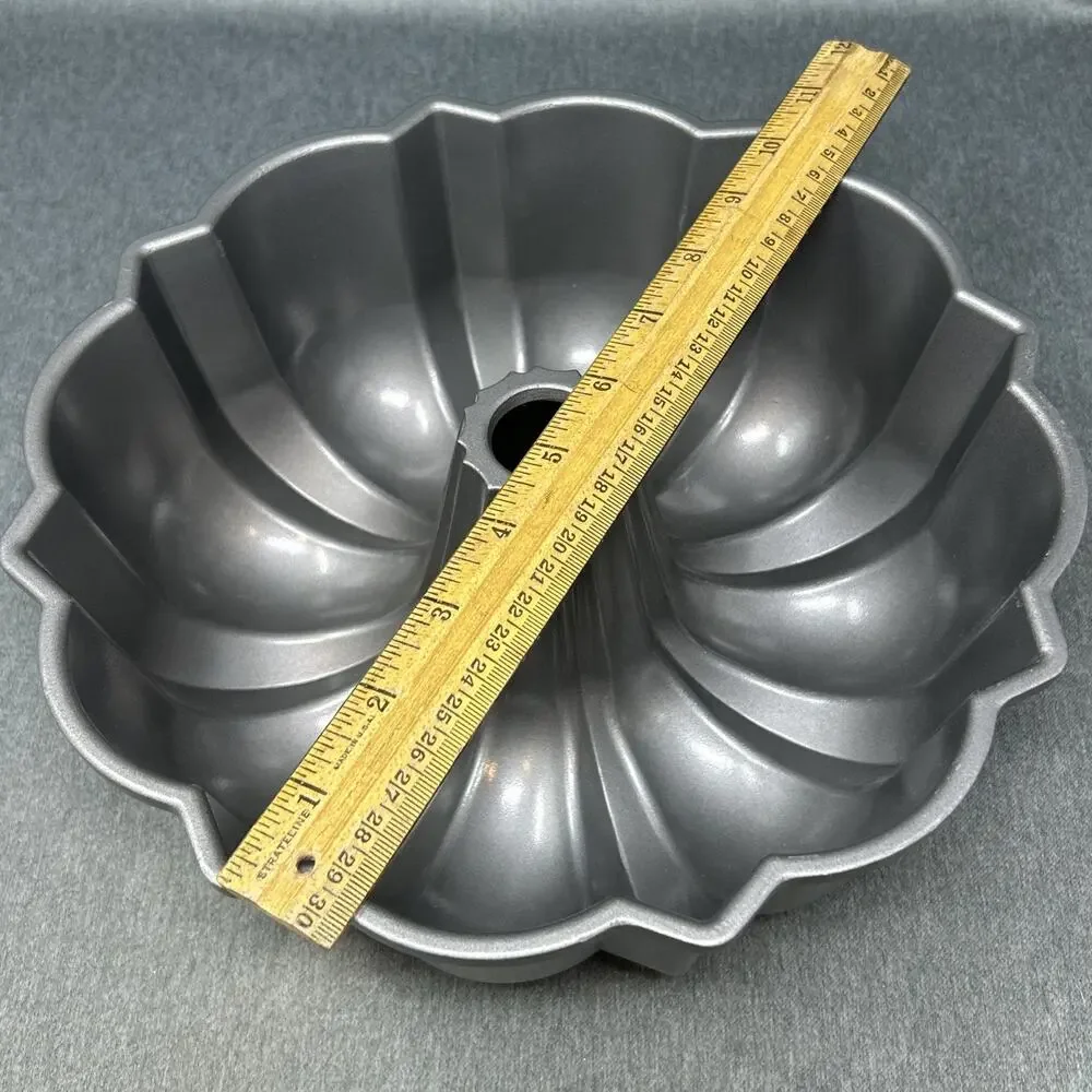 Nordic Ware Original Bundt Cake Pan USA Silver Tone Non-Stick Fluted Cake 10