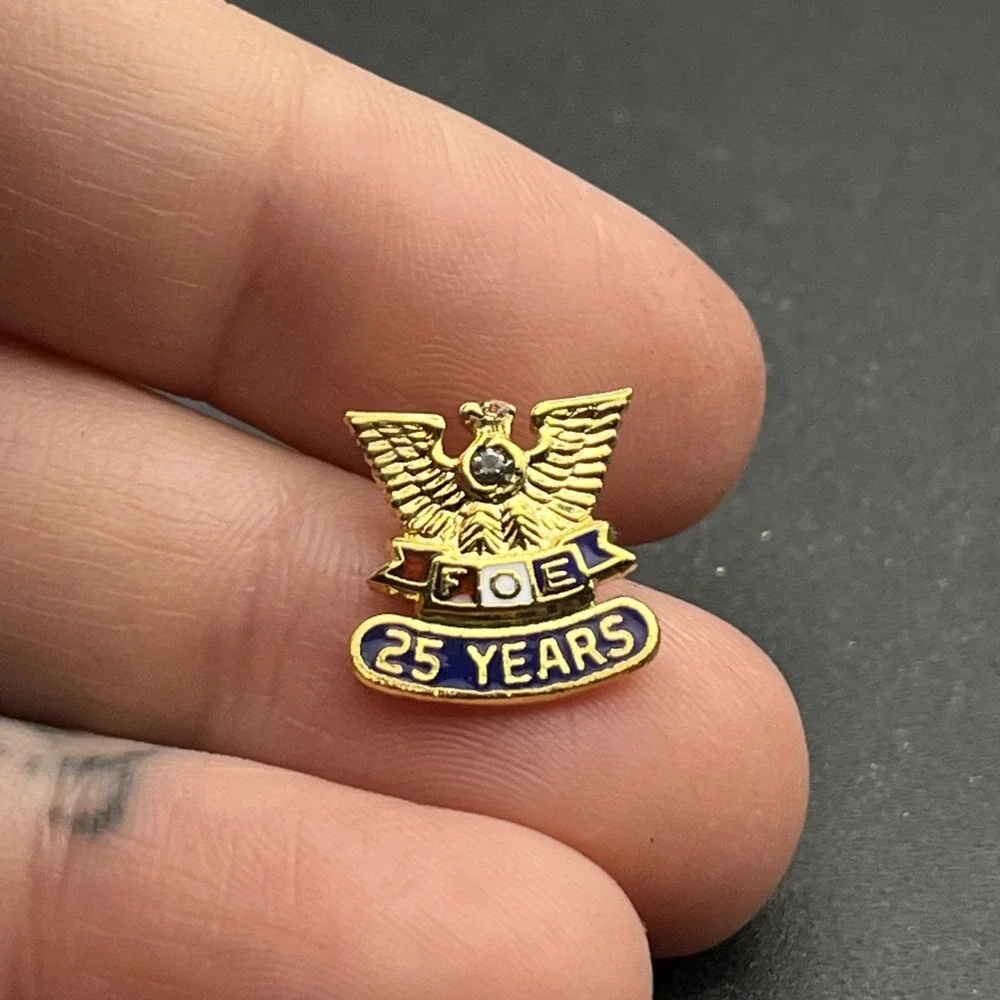 FOE Fraternal Order Of Eagles 25 Years‎ Lapel Hat Pin