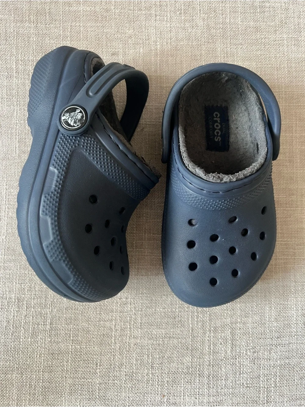 Crocs Classic kids unisex faux fur Lined mule Clogs w/strap, Navy, size 8