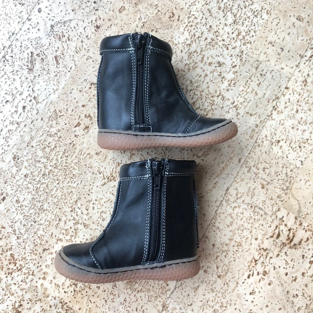 LIVIE & LUCA Black Leather Ruler Measuring Tape Boots Size 4