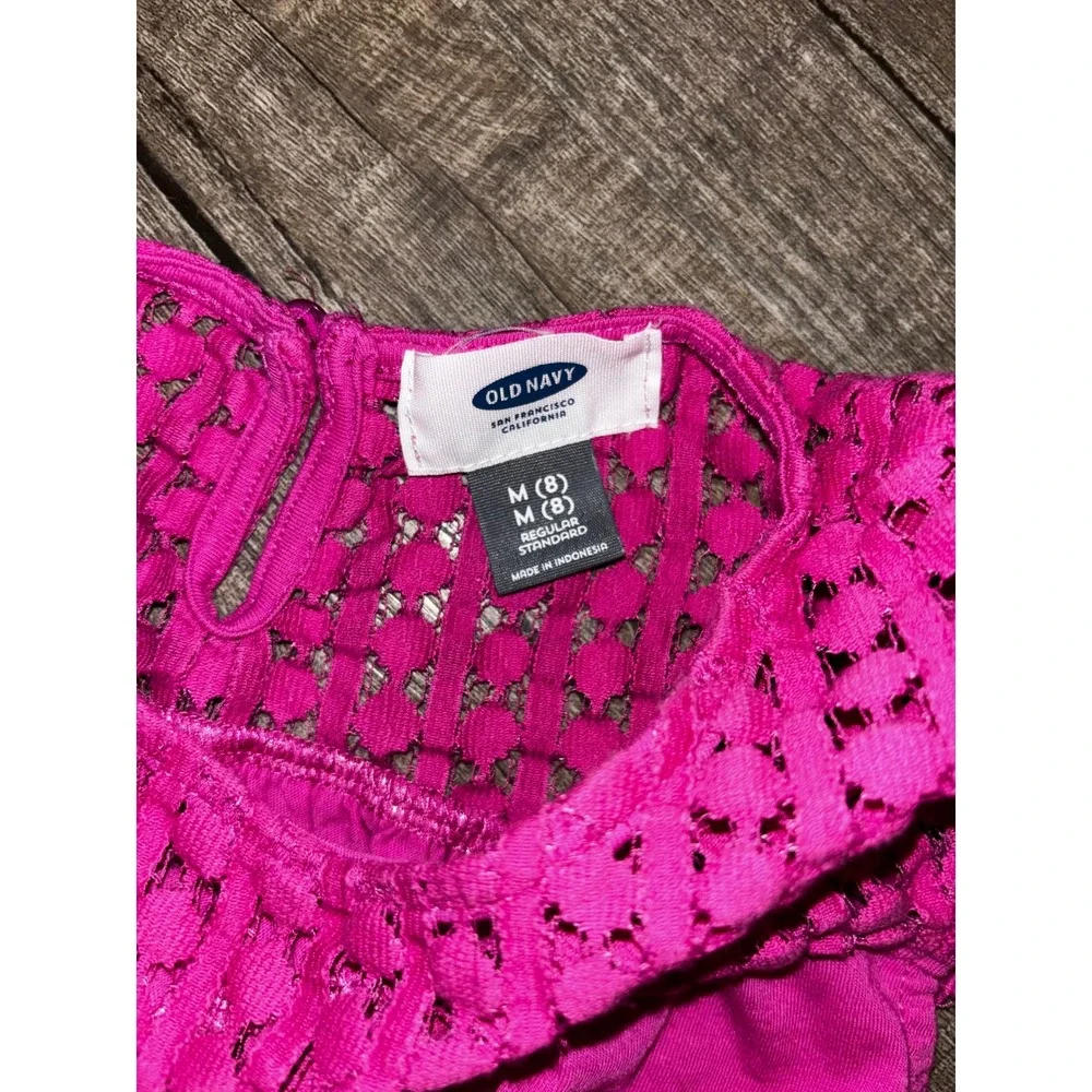 Old Navy designed delicate