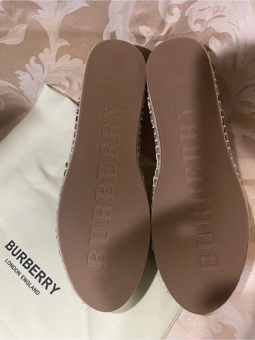 Burberry espadrilles signature