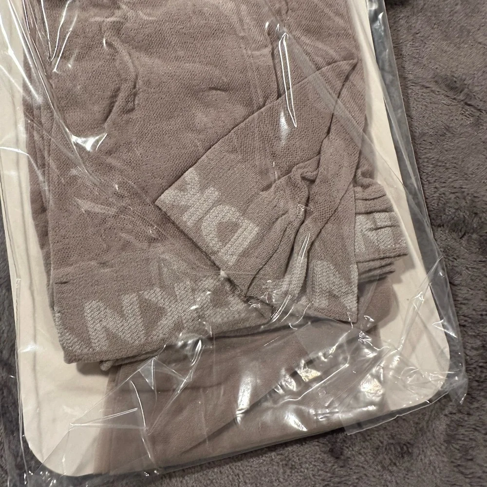 Dkny coverings essential