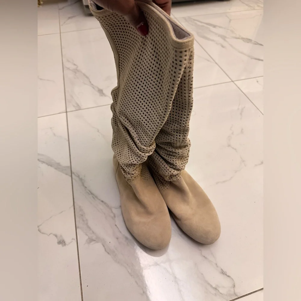 UGG look knee or