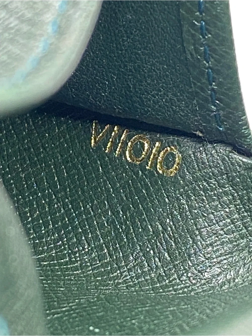 Louis Vuitton green taiga leather Porte-Documents 3 Card Folded Wallet
