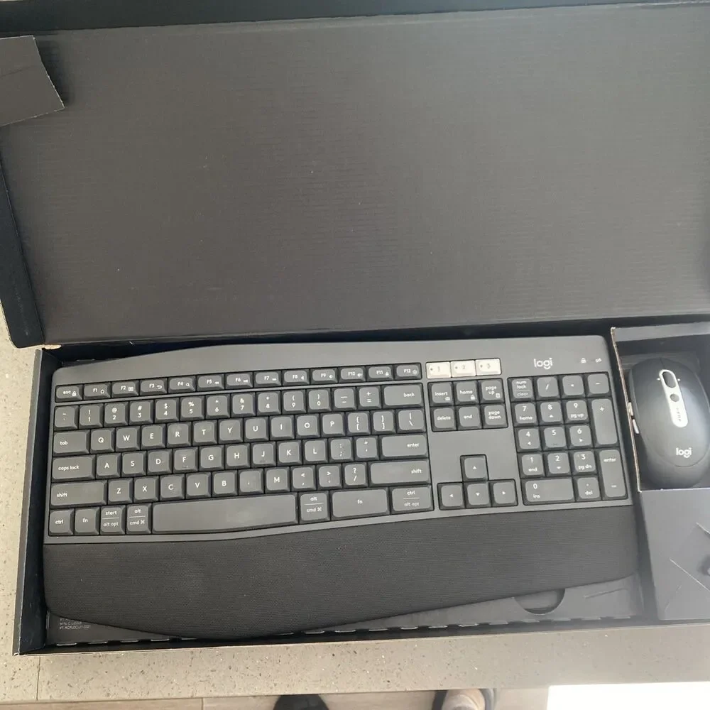 Logitech comes box
