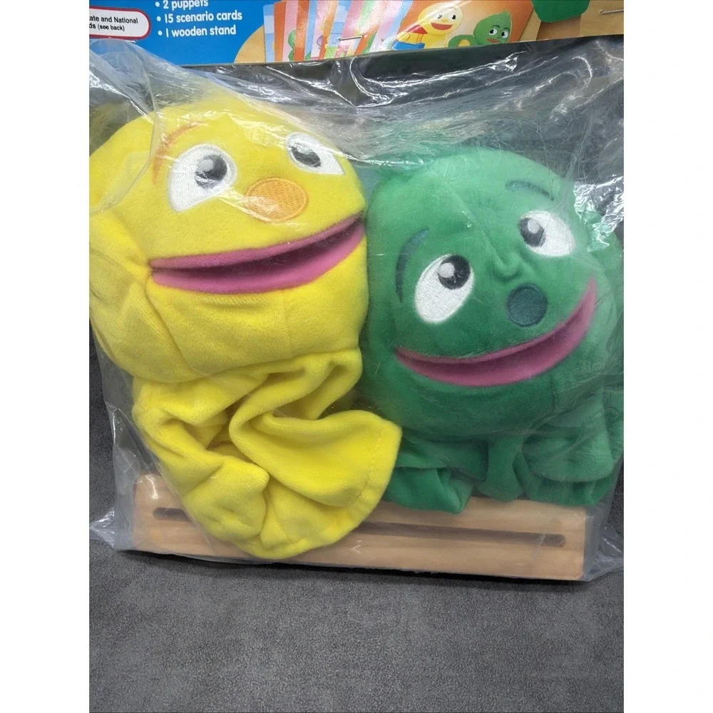 Lakeshore What Would You Do? Teaching Kit HH345 Zippy & Moe Puppets