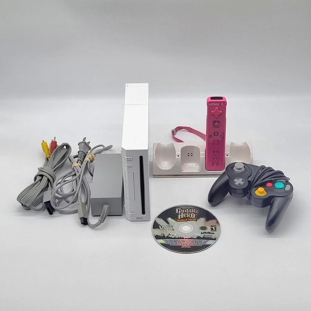 Nintendo Wii RVL-001 White Console Bundle GameCube Compatible w/ Controllers