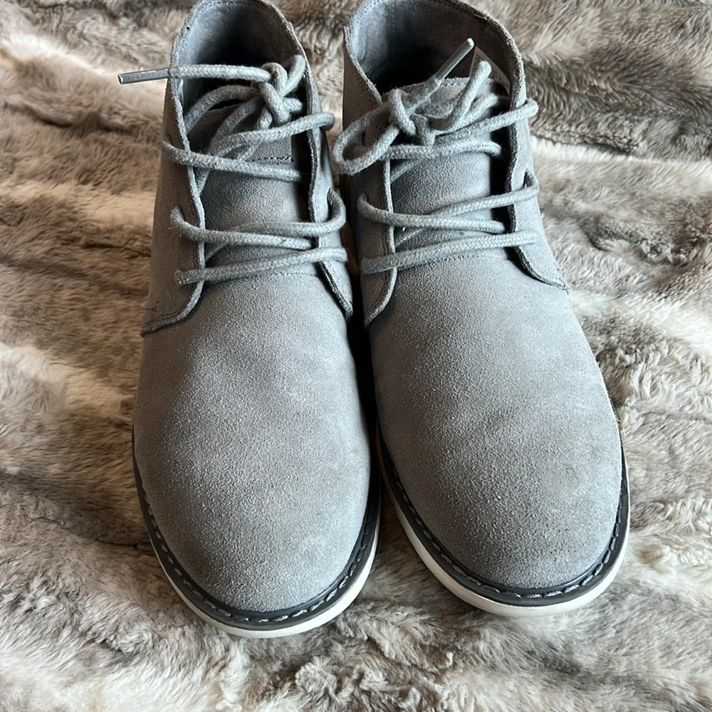 Toms step out