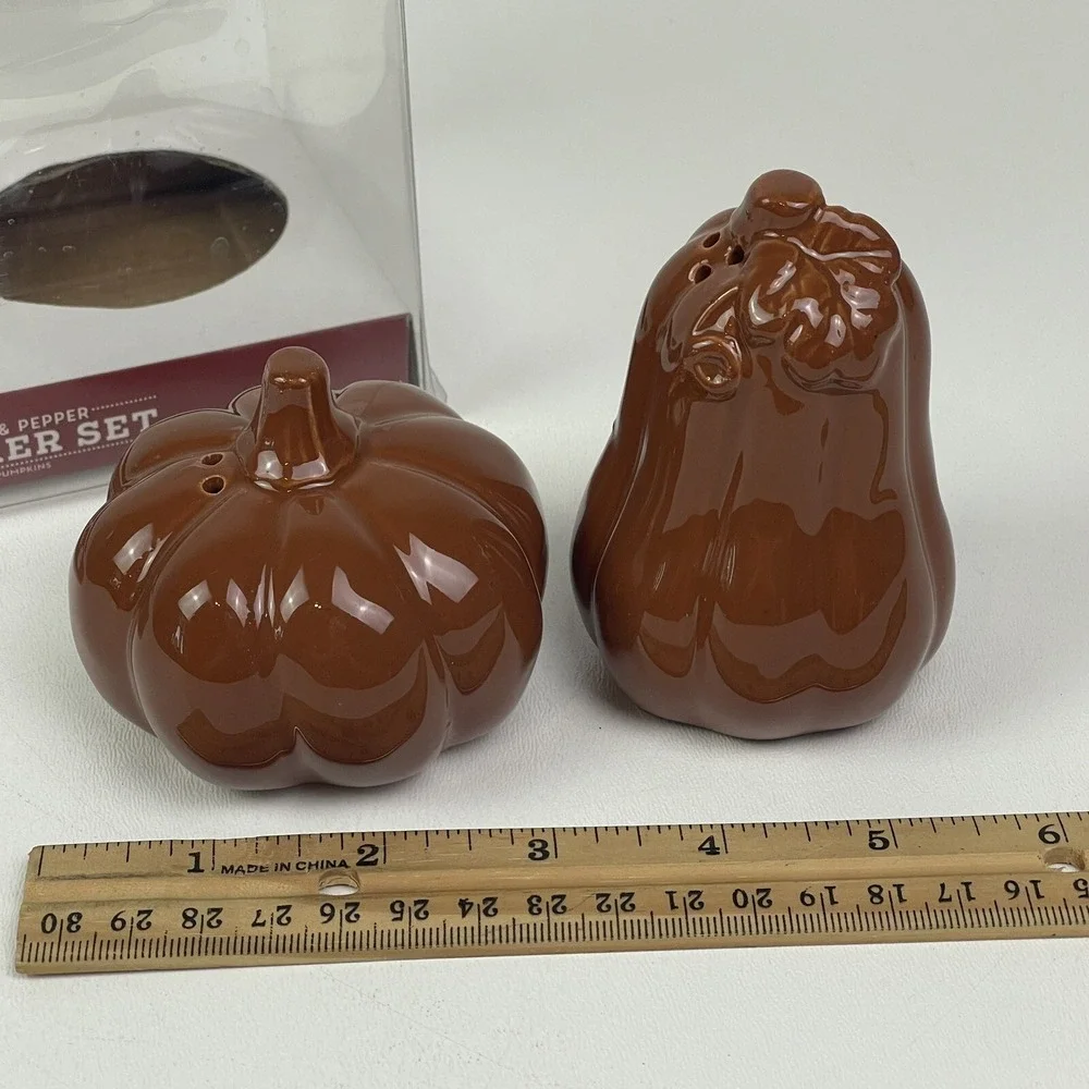 Pumpkin Squash Salt Pepper Shakers Orange Autumn Fall Halloween Thanksgiving