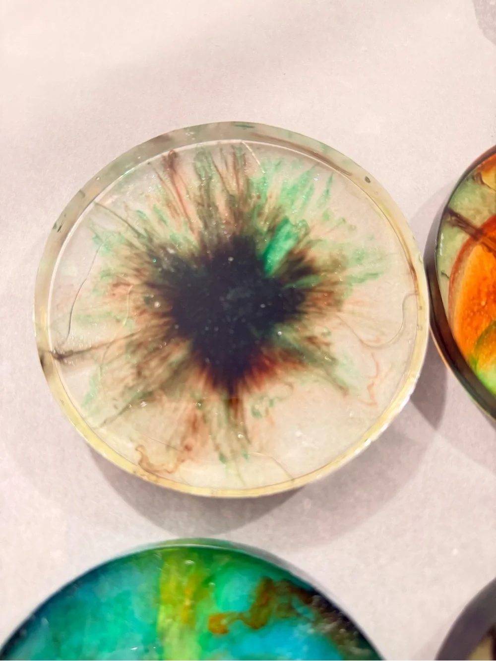 N/A round resin