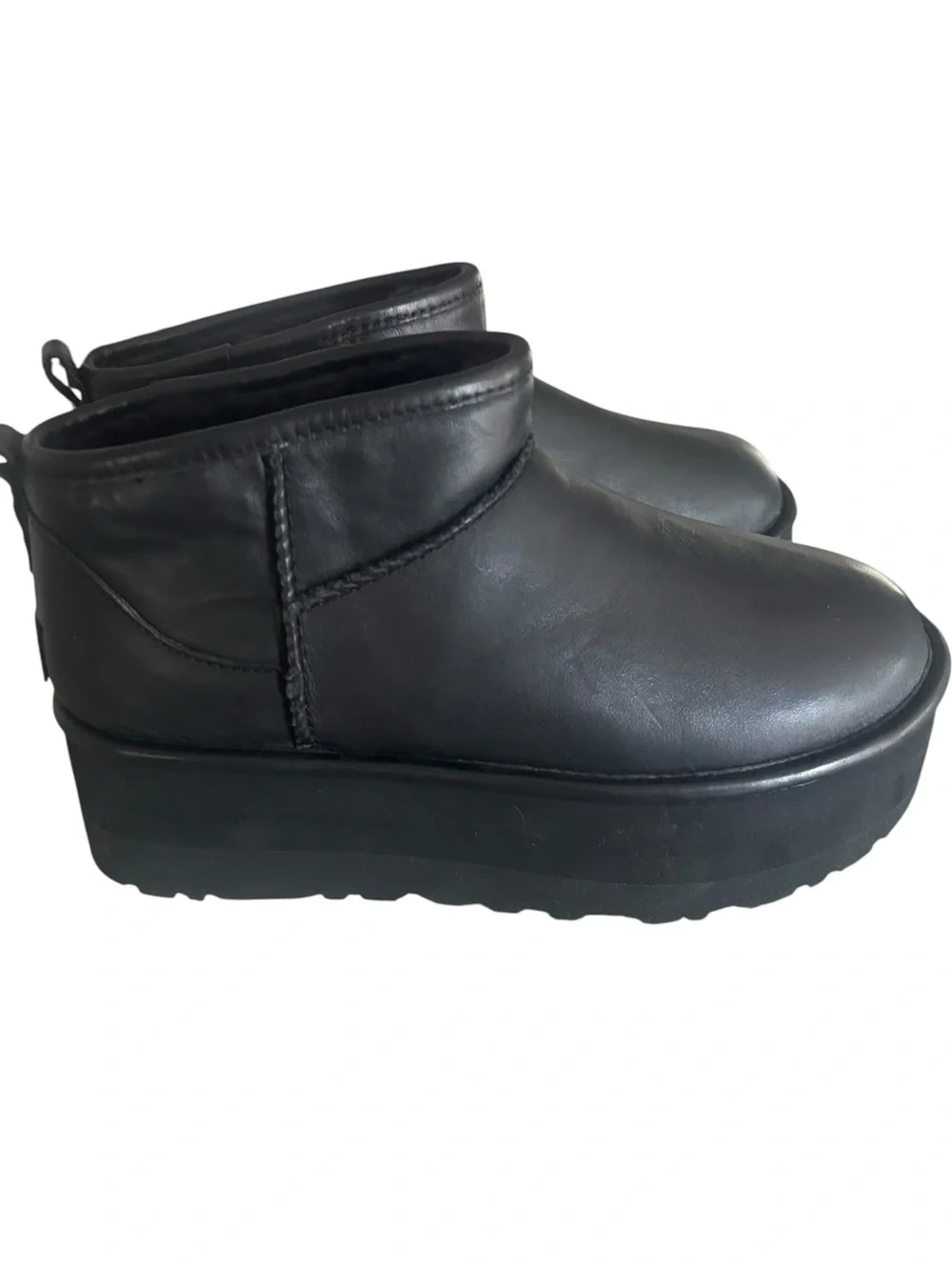 UGG new without
