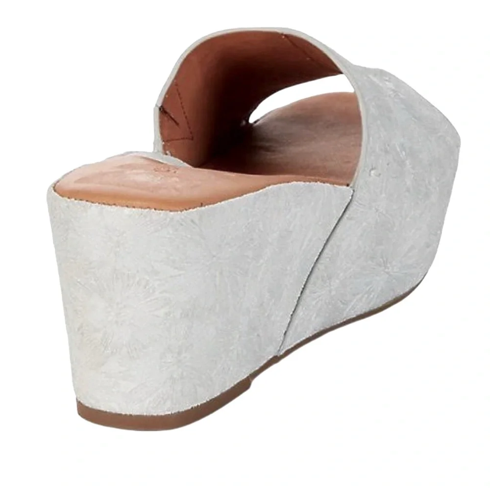 Kenneth Cole New York light gray