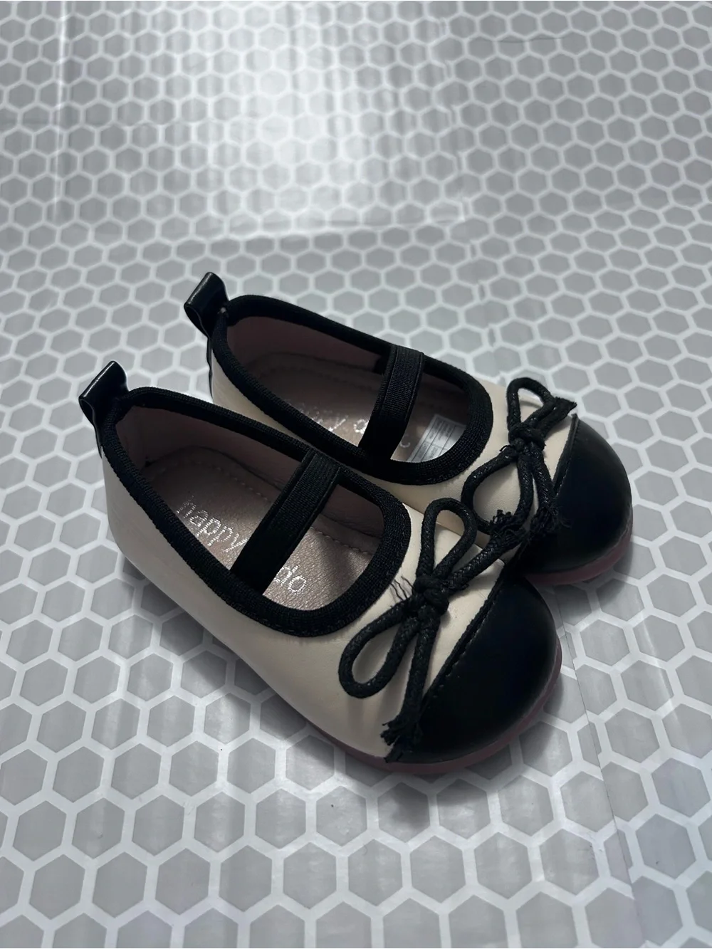 Girls Cream & Black Bow Mary Jane Dress Shoes Slip On Size 5.5