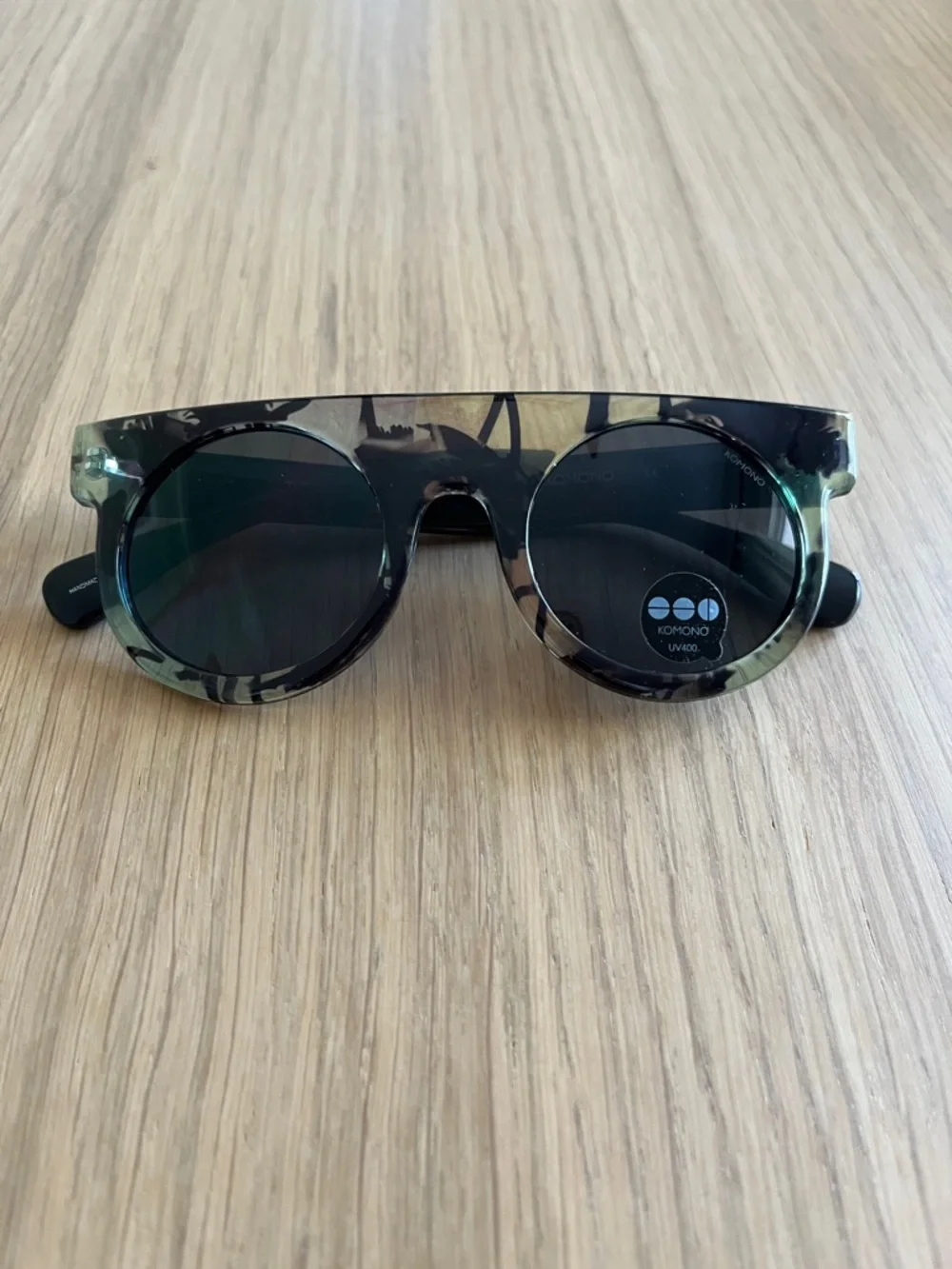Komono, hyppolite palm tree sunglasses,black, light green