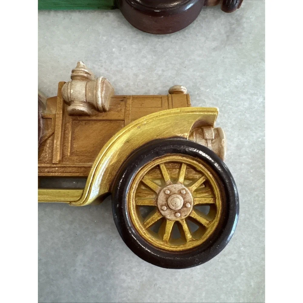 Vintage 1977 Dart Industries Car Wall Hangings 7387‎ & 7388