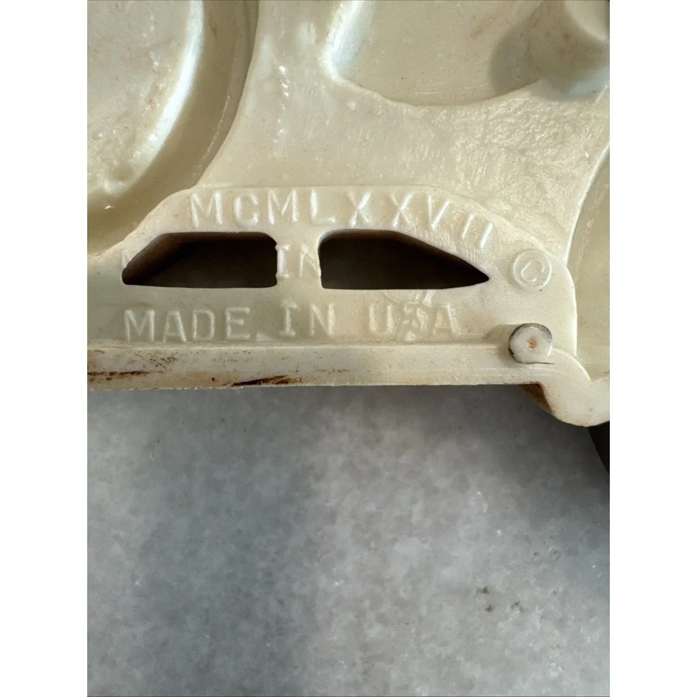 Vintage 1977 Dart Industries Car Wall Hangings 7387‎ & 7388