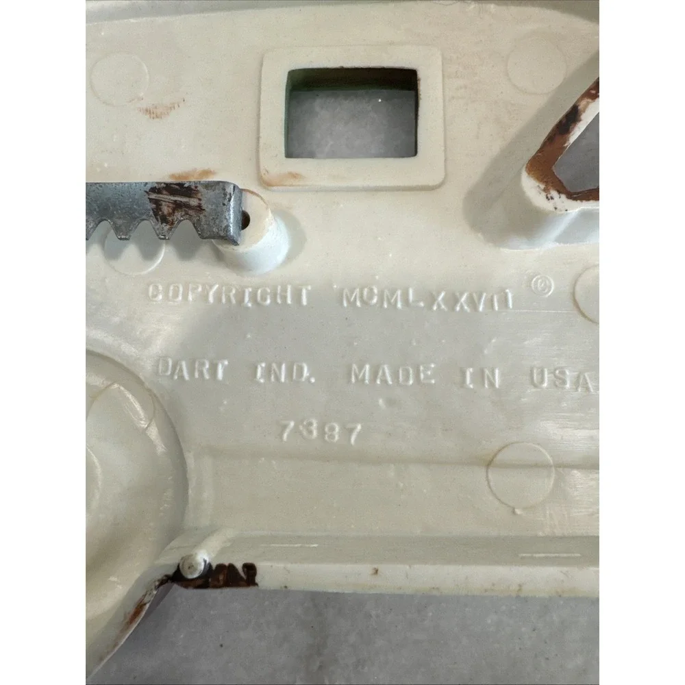 Vintage 1977 Dart Industries Car Wall Hangings 7387‎ & 7388