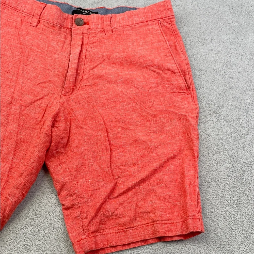 Banana Republic stylish bright