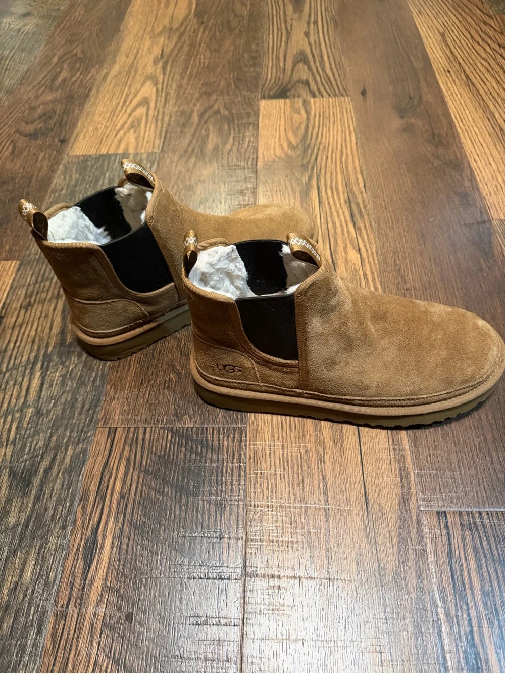 UGG slip chelsea