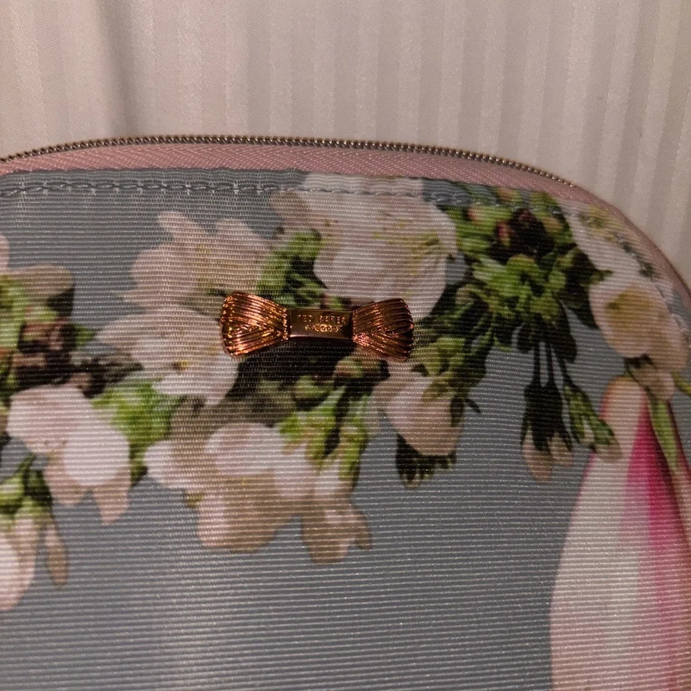 TED BAKER MINI BAG PERFECT FOR CHARGERS/COSMETICS/ ANYTHING YOU WANT  IT TO BE