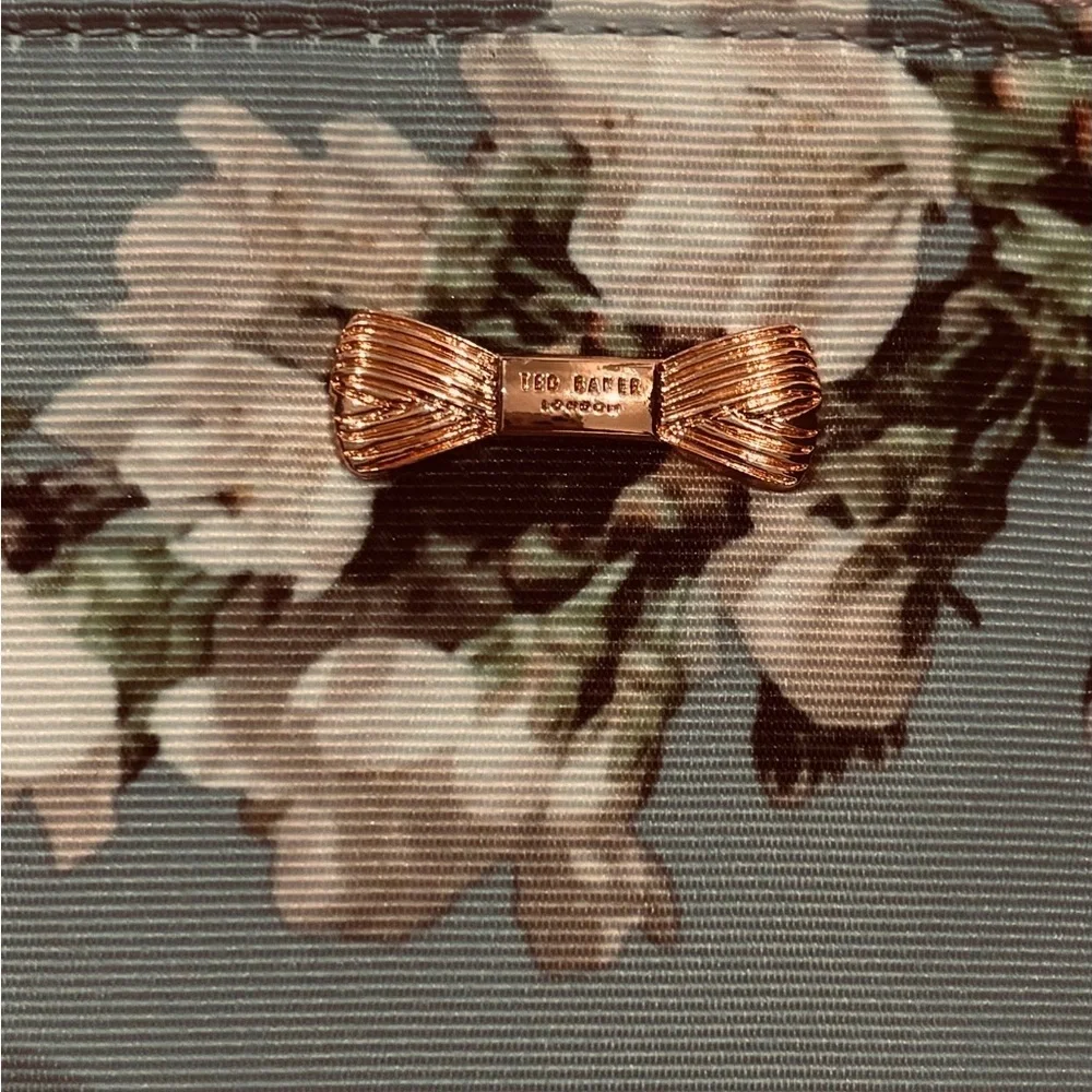 TED BAKER MINI BAG PERFECT FOR CHARGERS/COSMETICS/ ANYTHING YOU WANT  IT TO BE