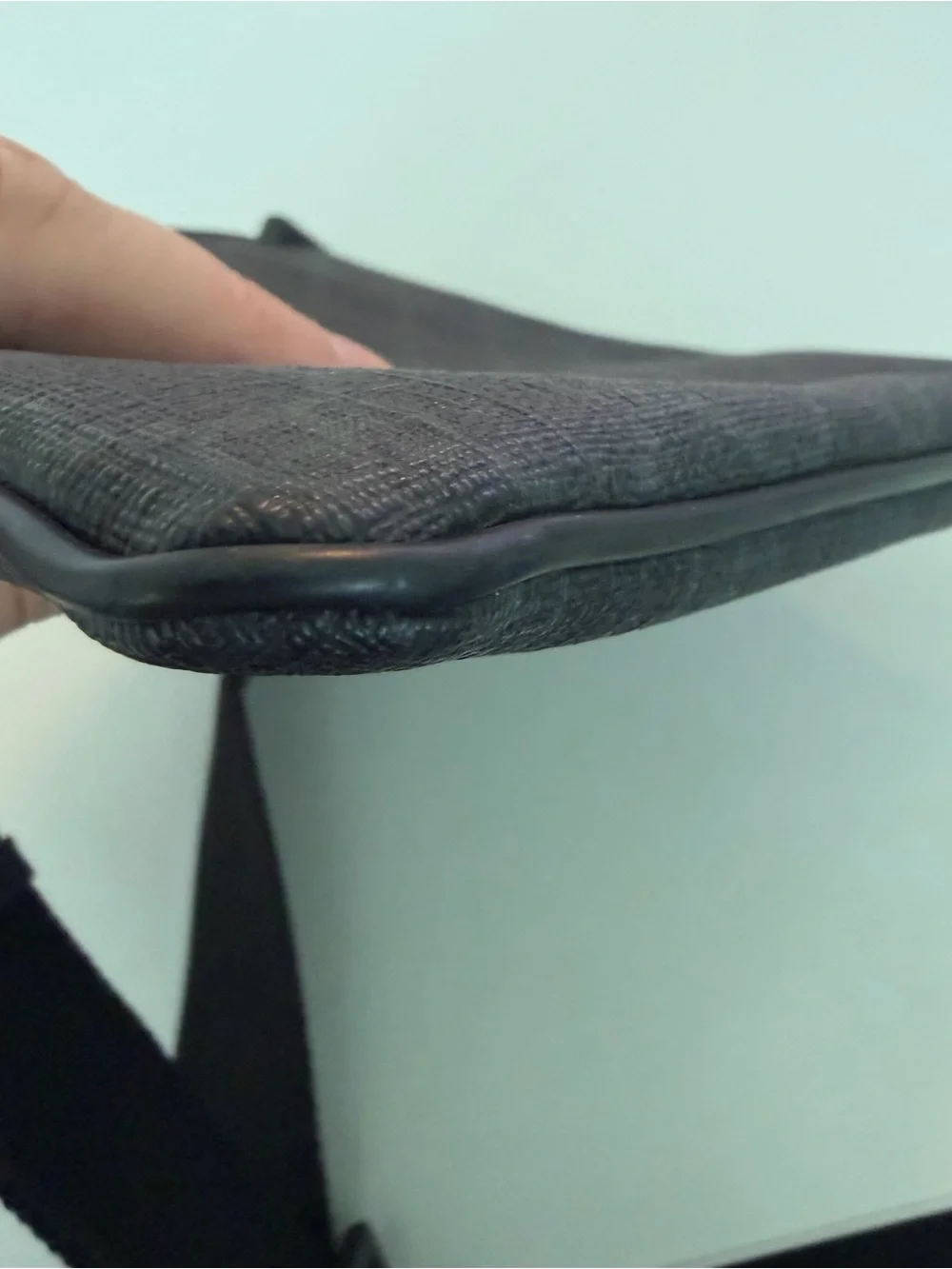 Gucci messenger bag