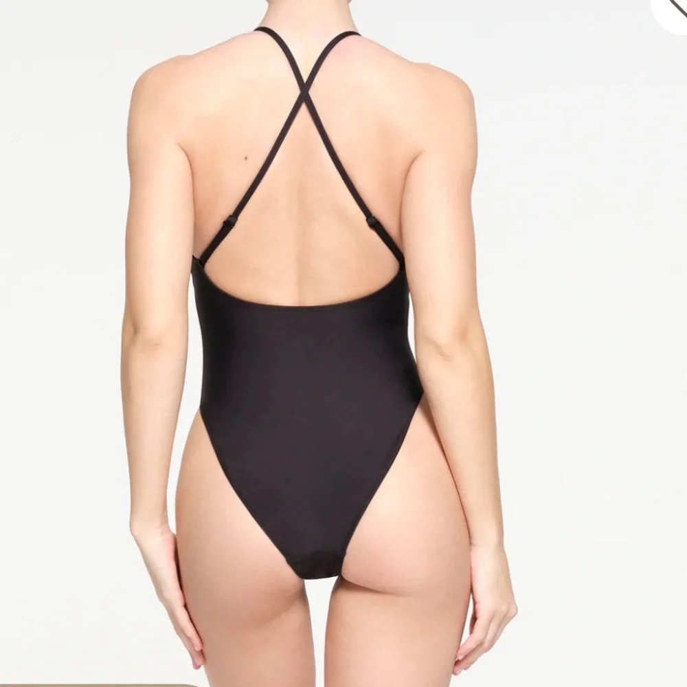 SKIMS sleek black