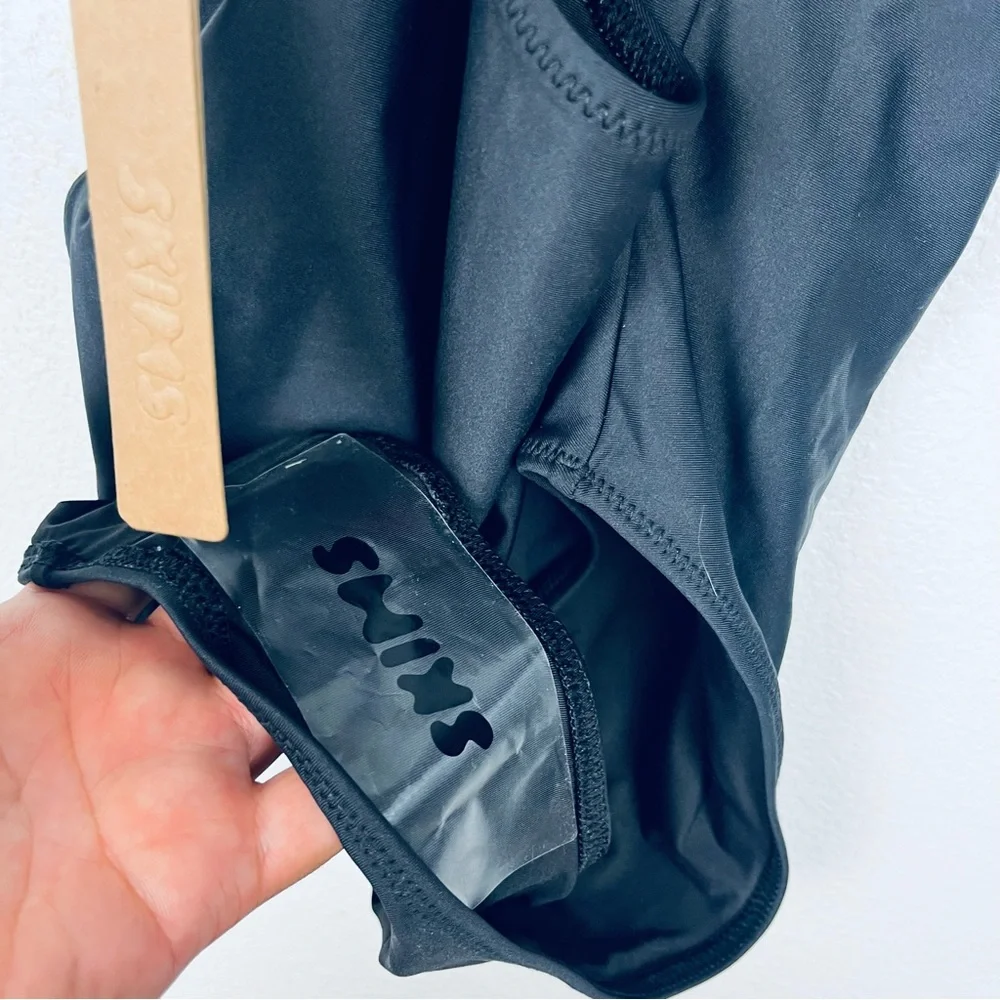 SKIMS sleek black