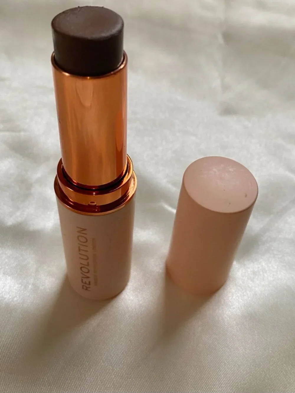 Makeup Revolution fast base