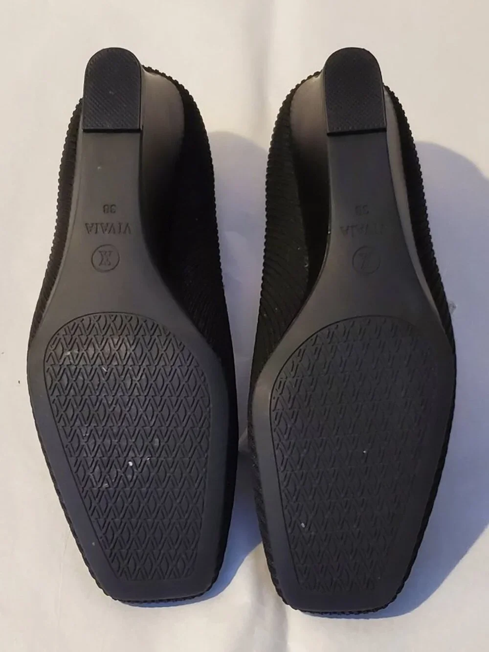 Vivaia heel wear feet