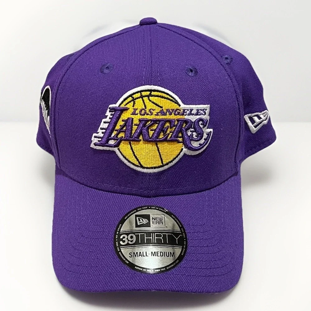 New Era Mens Purple LA Lakers Kobe Tribute 39THIRTY NBA Flex Fit Hat Cap S/M