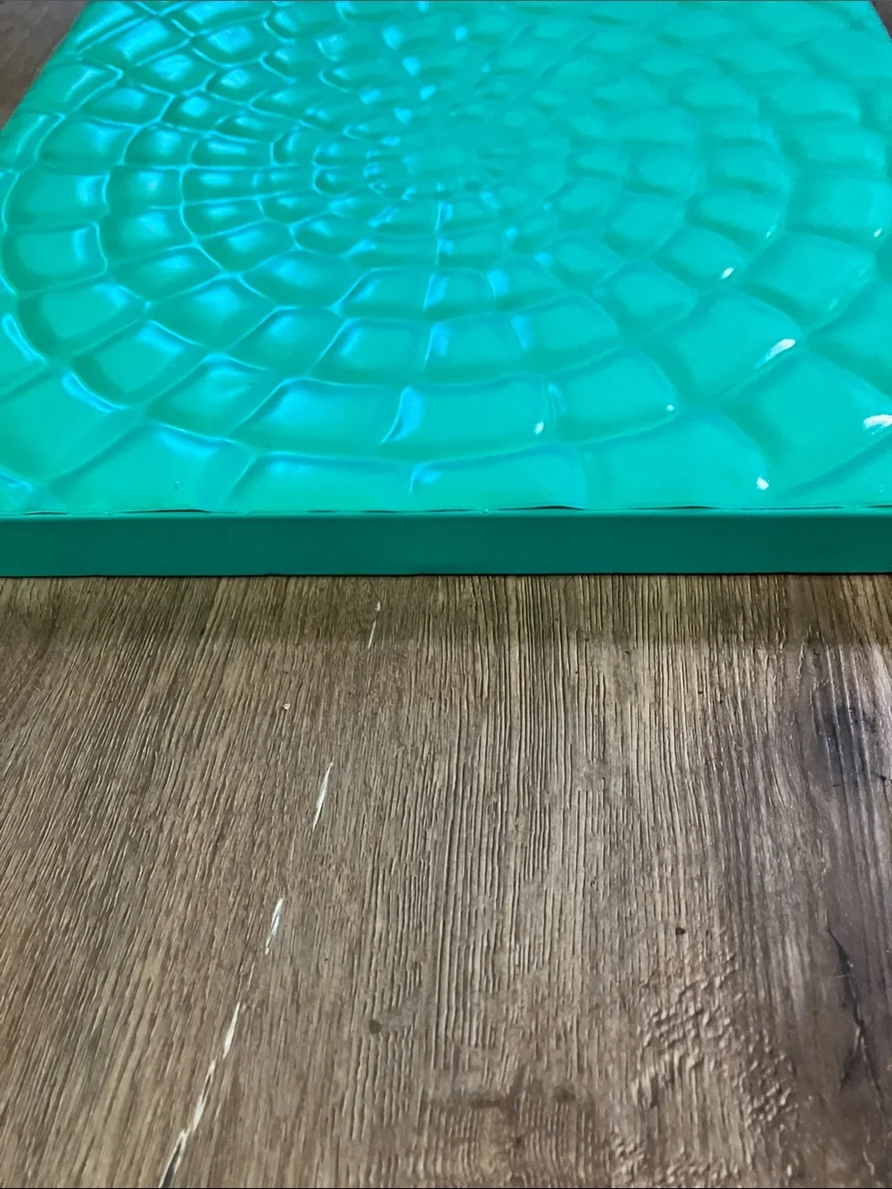 N/A glossy turquoise