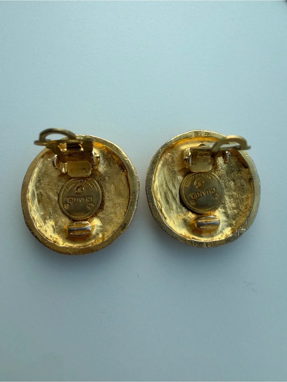 💯 Authentic CHANEL Vintage Gold CC Logo Round Clip-On Earrings