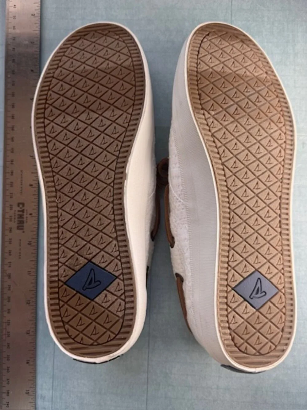 Sperry classic top