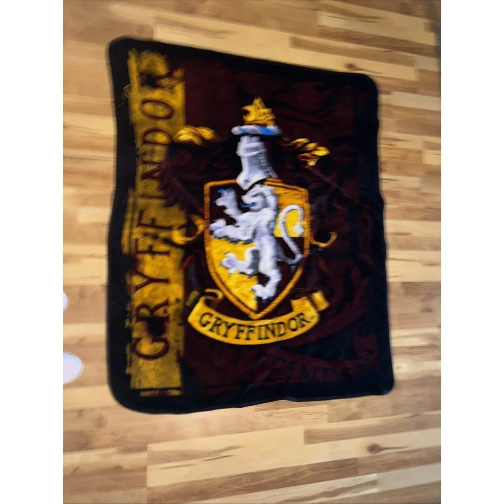 Harry Potter Battle Flag Gryffindor Super Plush Soft Throw Blanket 46